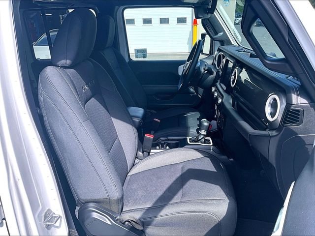 Used 2022 White Jeep Unlimited Sahara image 7
