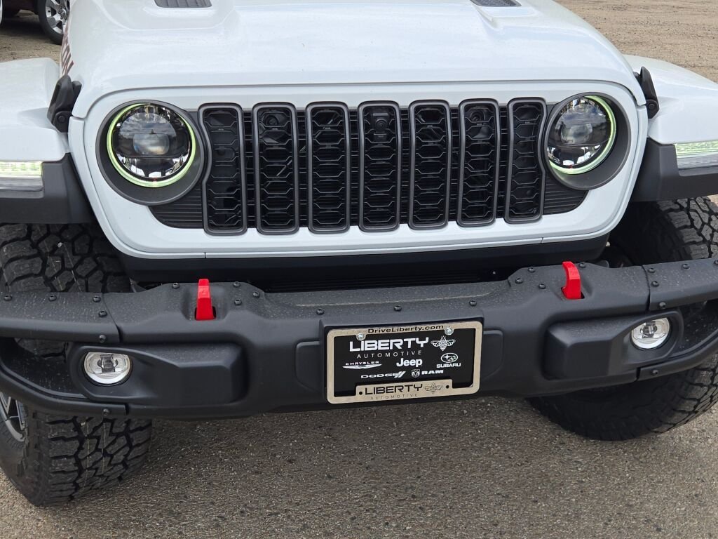 New 2026 Bright White Clear-Coat Exterior Paint Jeep Rubicon X image 6