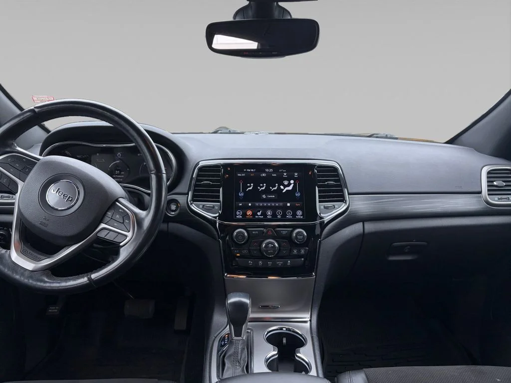 Used 2020 Black Jeep Laredo image 11