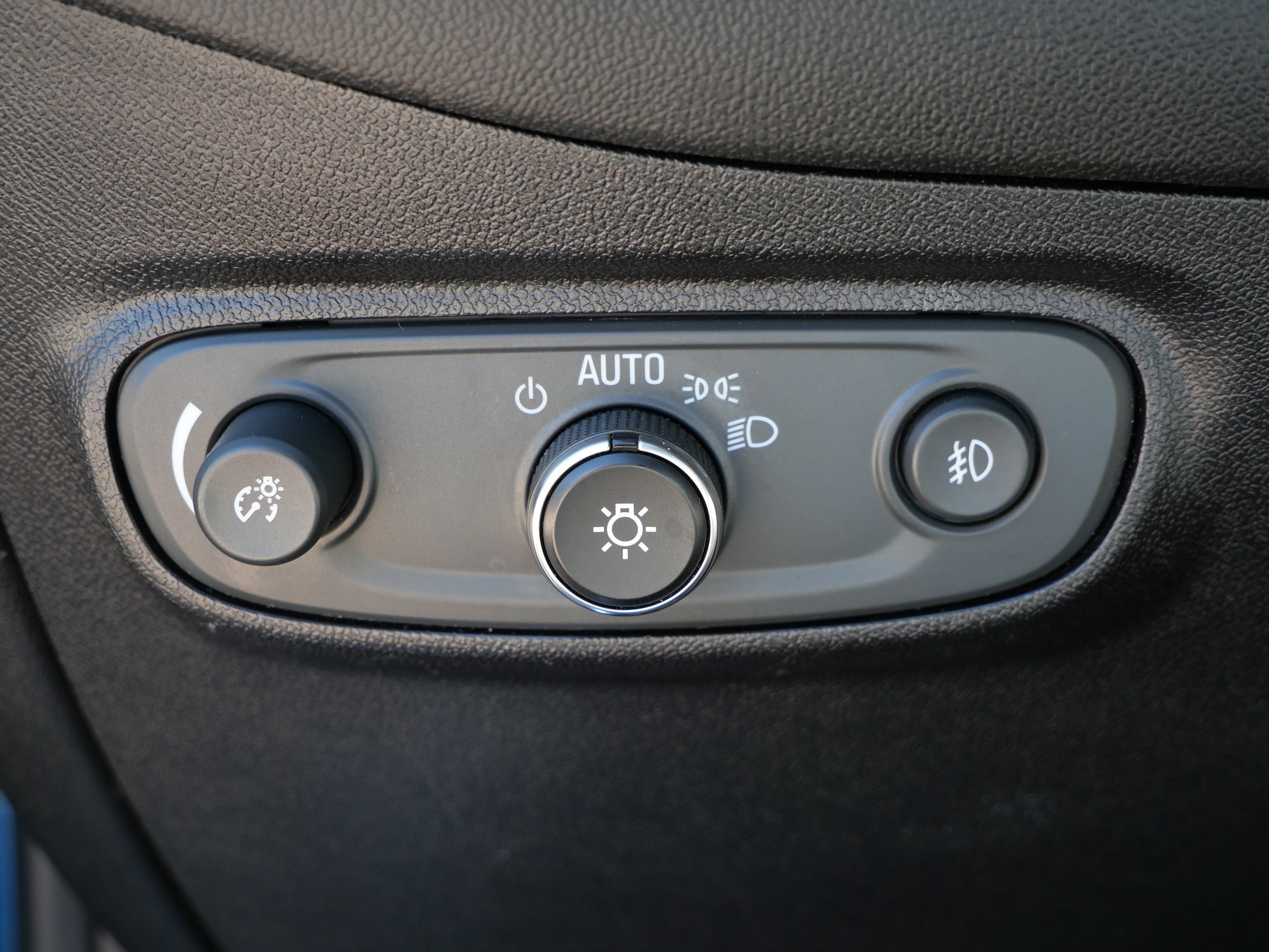 Used 2019 Pacific Blue Metallic Chevrolet Premier image 18