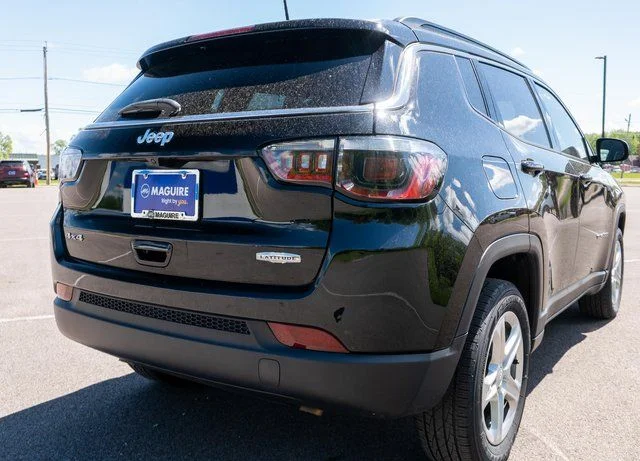 Used 2023 Black Jeep Latitude image 6