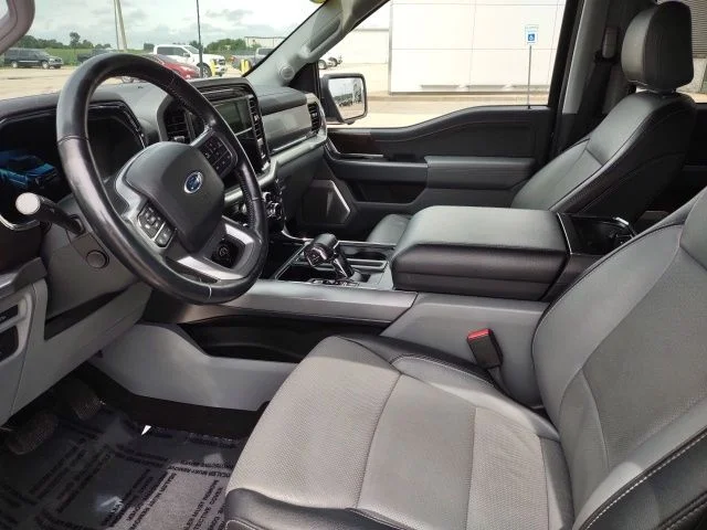 Certified Used 2021 Blue Metallic Ford Lariat image 13