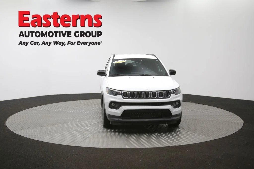 Used 2024 White Jeep Latitude image 47