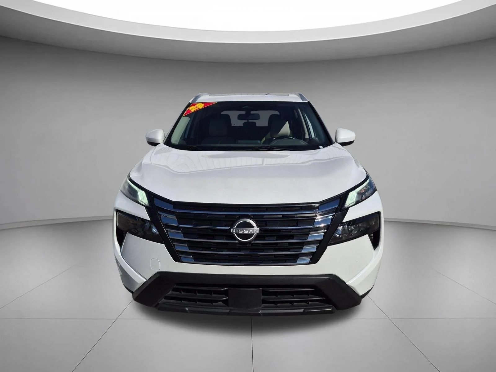 Used 2025 Everest White Pearl Nissan SV image 8