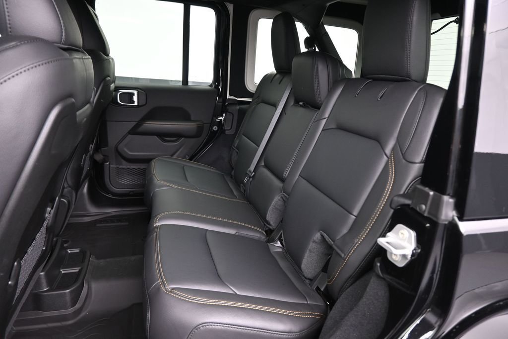 New 2026 Black Clear-Coat Exterior Paint Jeep Sahara image 12