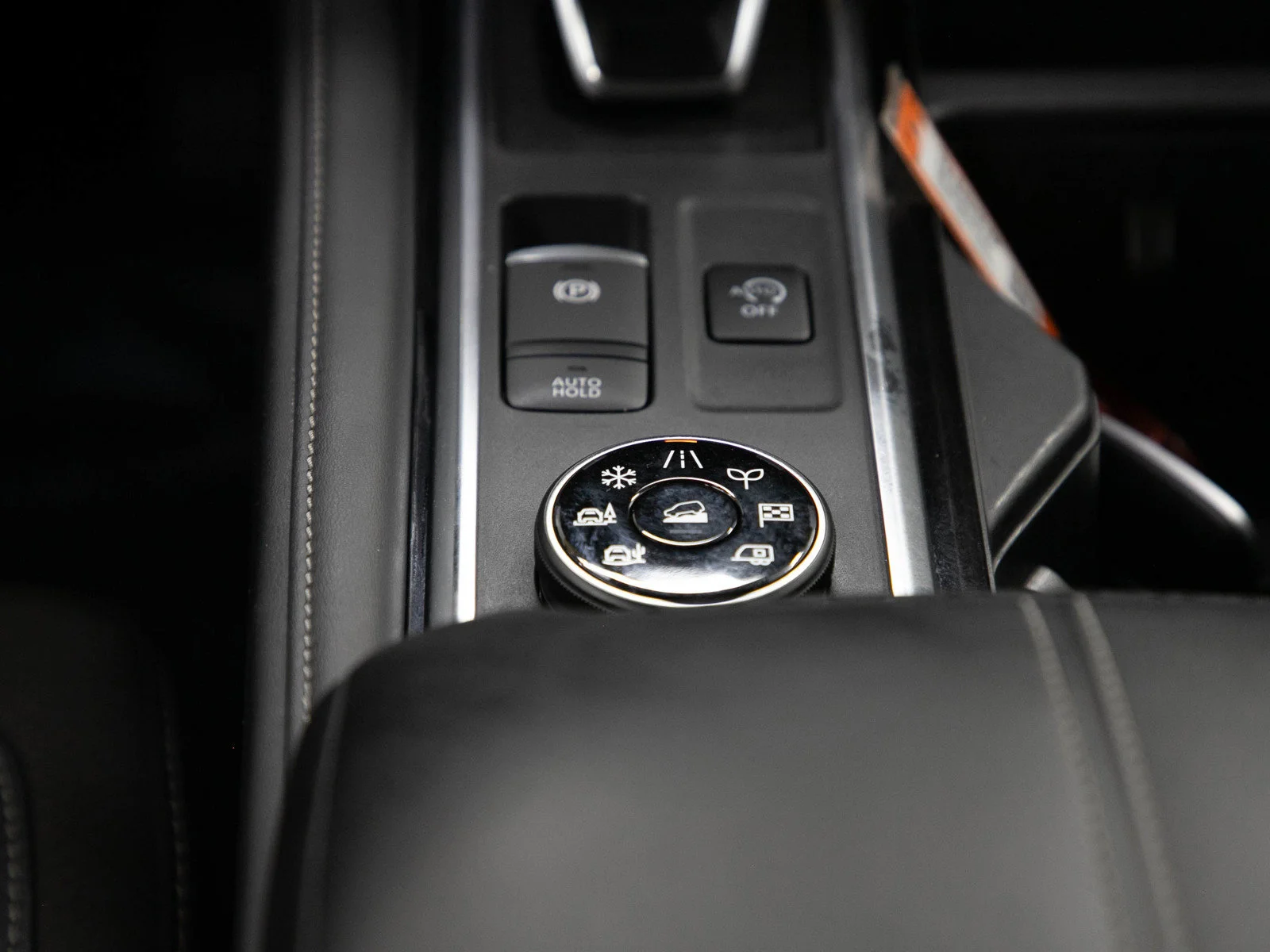 Used 2023 Pearl White Tricoat Nissan SL image 22