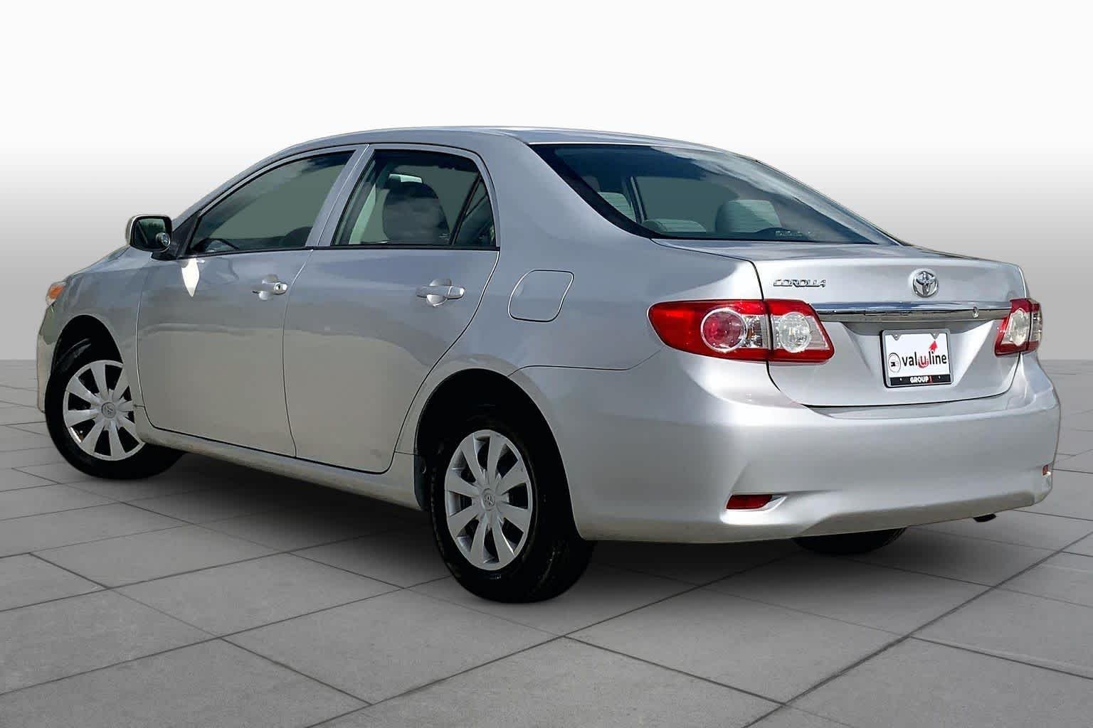 Used 2013 Classic Silver Metallic Toyota L image 12
