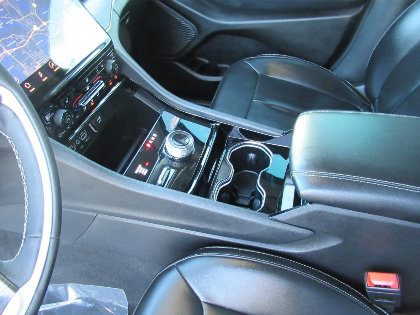 Used 2023  Jeep Limited image 16