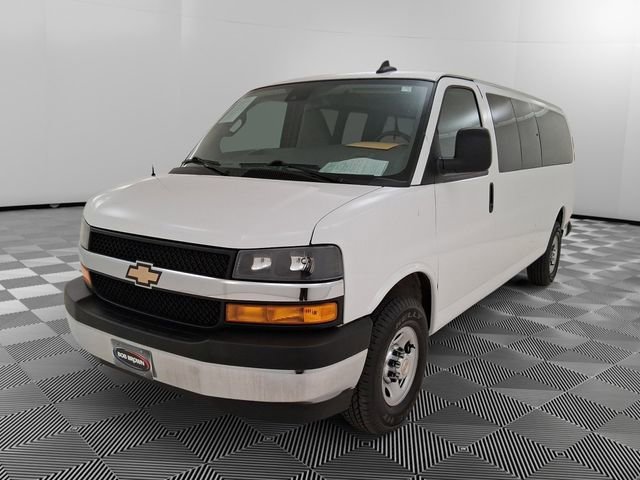 2024 Chevrolet Express Passenger LT - Photo 7