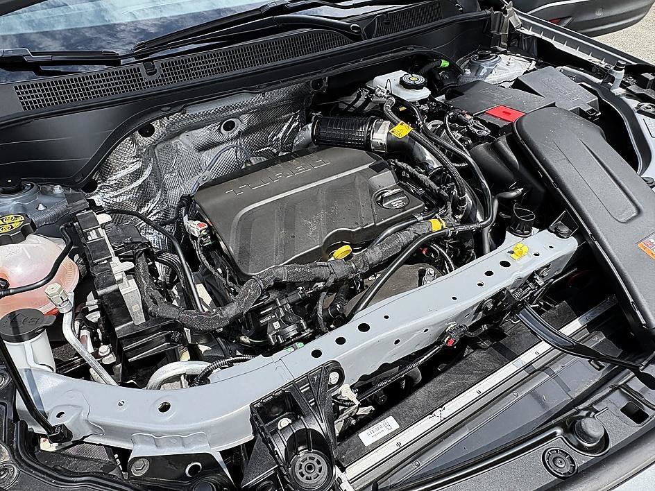 Used 2025 Moonstone Gray Metallic Buick Sport Touring image 27