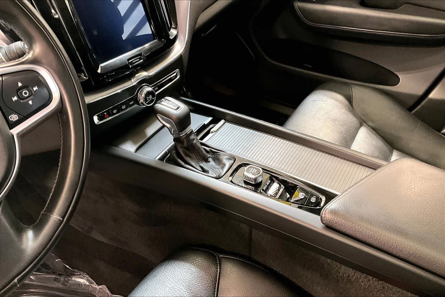 Used 2019 Bright Silver Metallic Volvo Momentum image 16