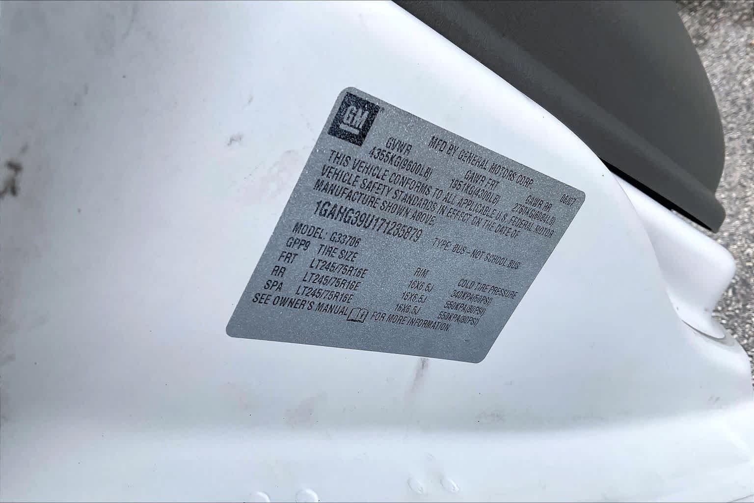 Used 2007 Summit White Chevrolet  image 32