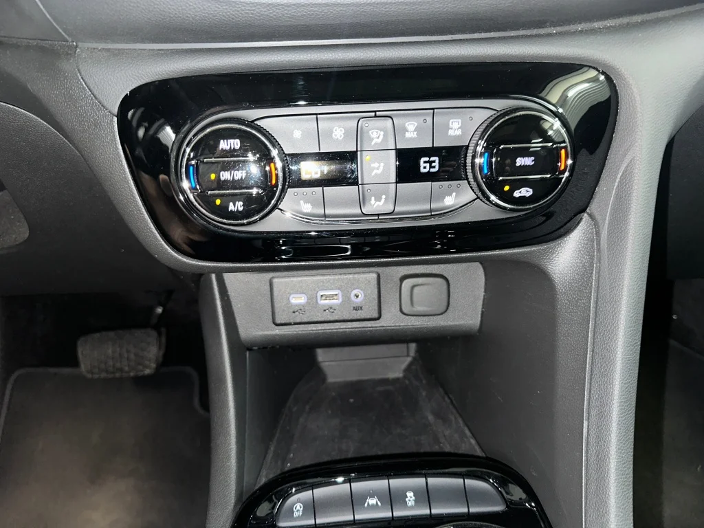 Used 2023 Ebony Twilight Metallic Buick Select image 16