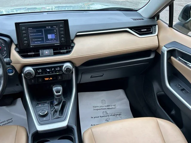 Used 2021  Toyota XLE Premium image 41
