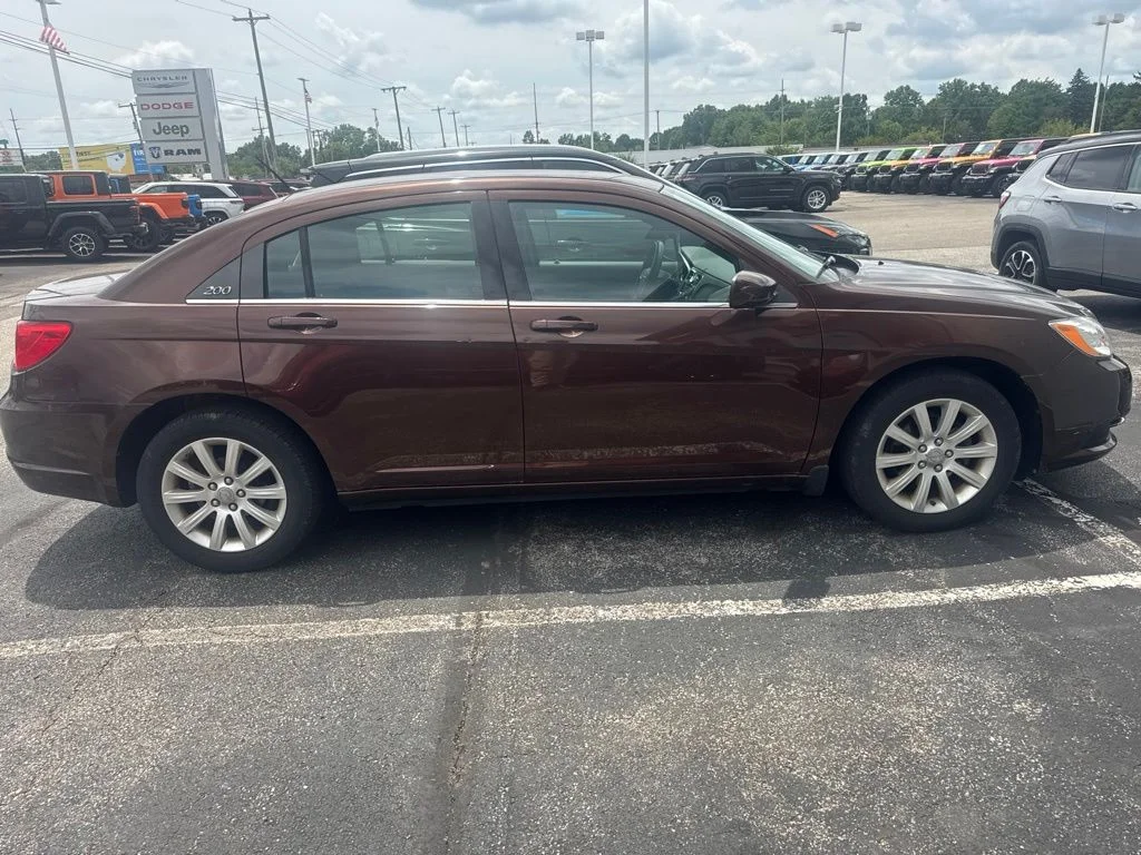 Used 2013 Beige Chrysler Touring image 8