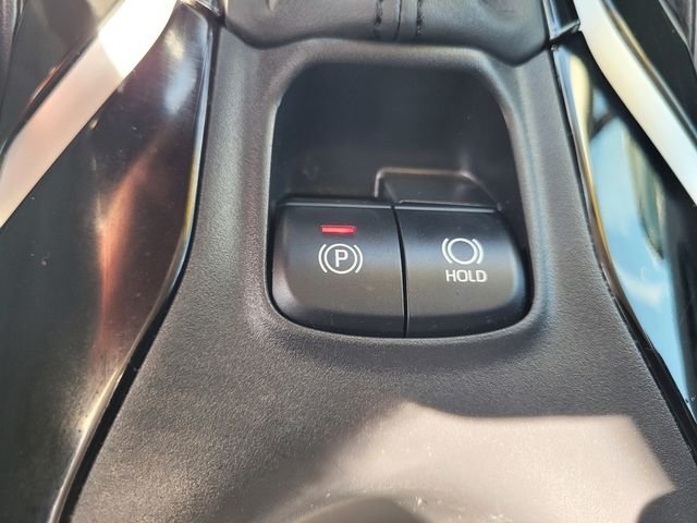Used 2022 White Toyota LE image 25