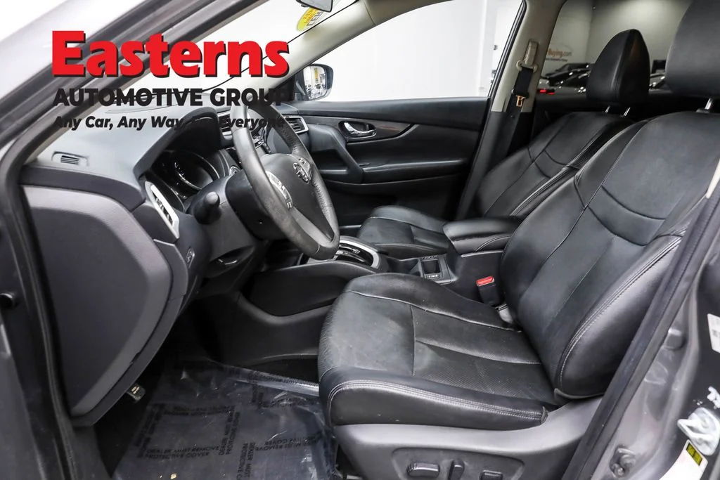 Used 2016 Gray Nissan SL image 14