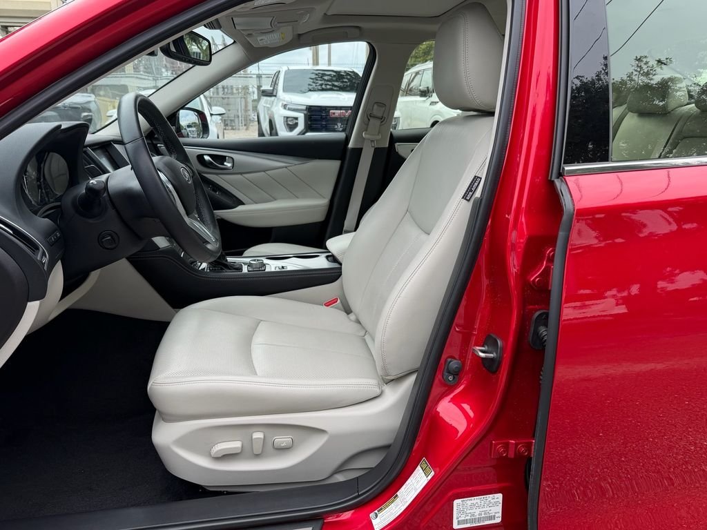 Used 2023 Red INFINITI LUXE image 12