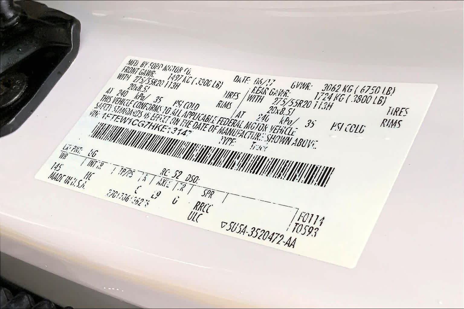 Used 2017 White Platinum Metallic Tri-Coat Ford Lariat image 32