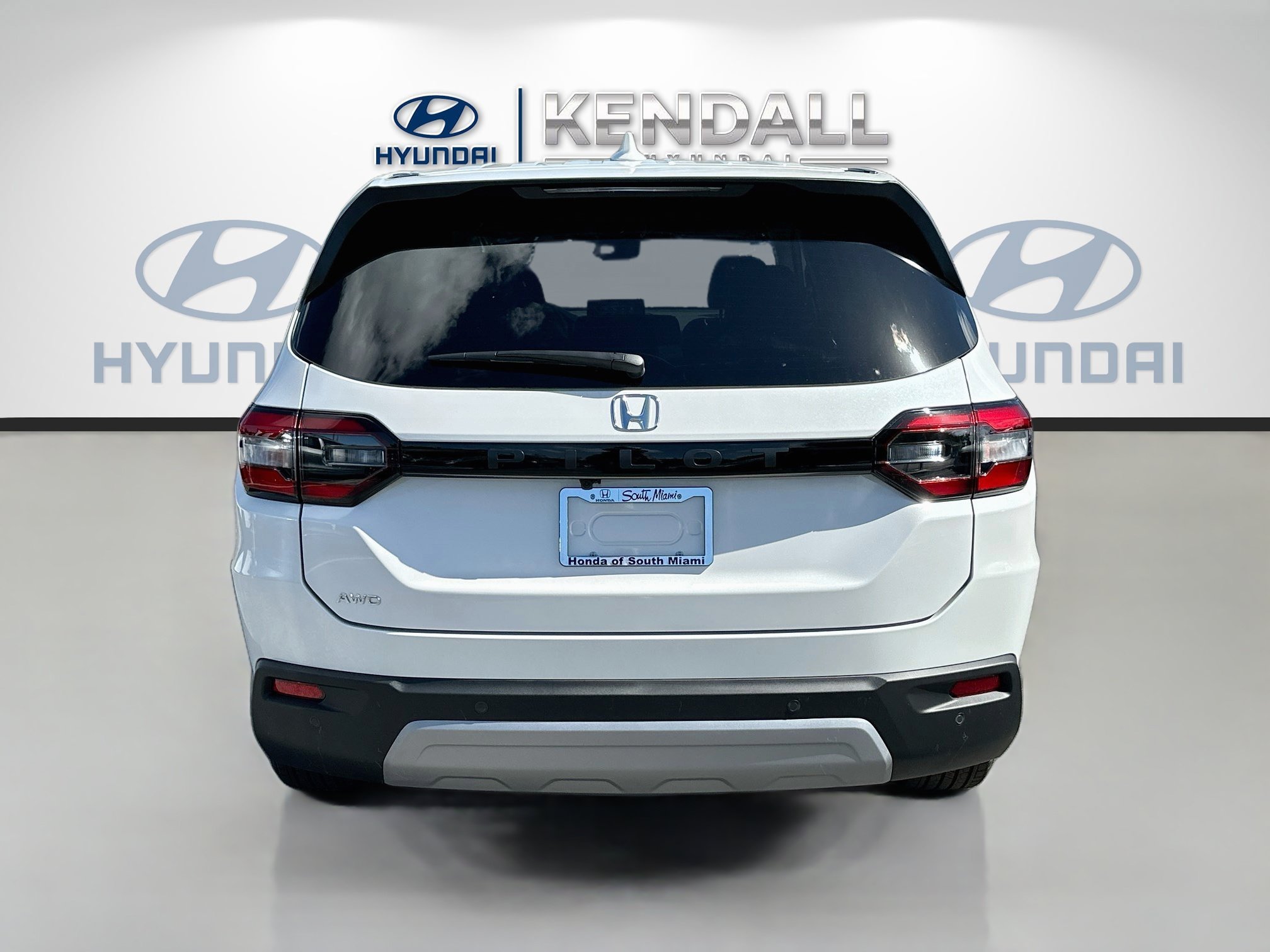 Used 2025 Platinum White Pearl Honda EX-L image 6