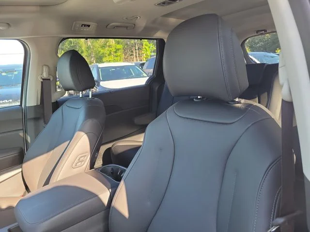 New 2026 Snow White Pearl Kia SX image 17