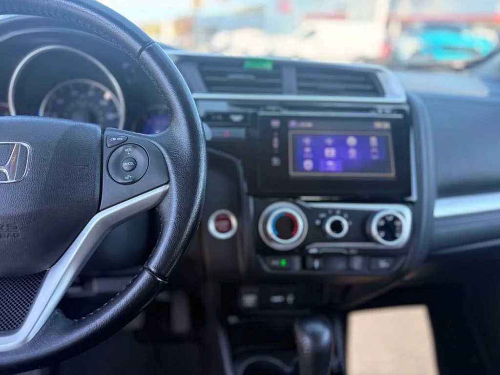 Used 2017 White Honda EX-L image 29