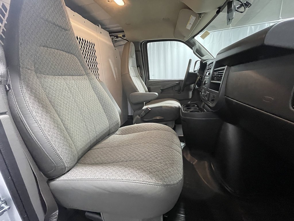 New 2026 Summit White GMC Work Van image 18