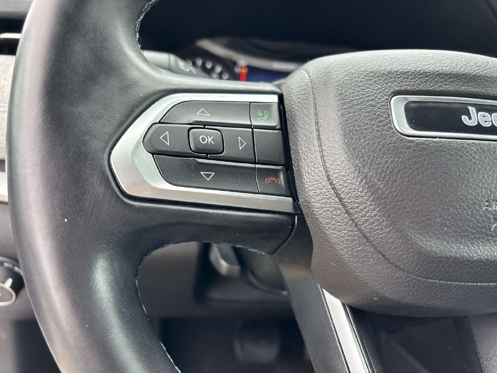 Used 2022 White Jeep Latitude image 21