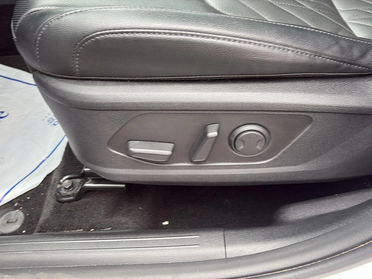 Used 2024 Glacial White Pearl/Ebony Black Roof Kia X-Pro image 13