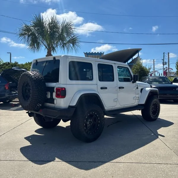 Used 2021 White Jeep Unlimited Sahara image 6