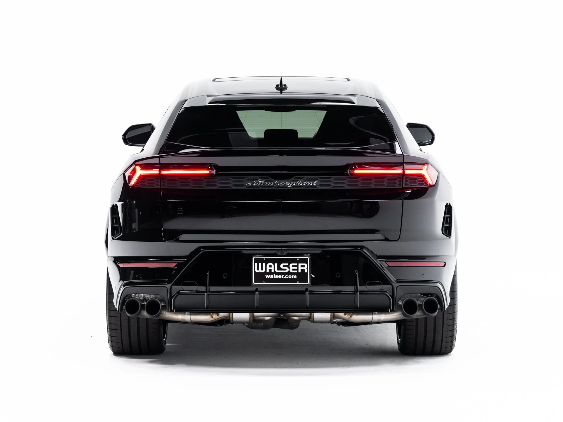Used 2025 Nero Noctis Metallic Lamborghini SE image 4