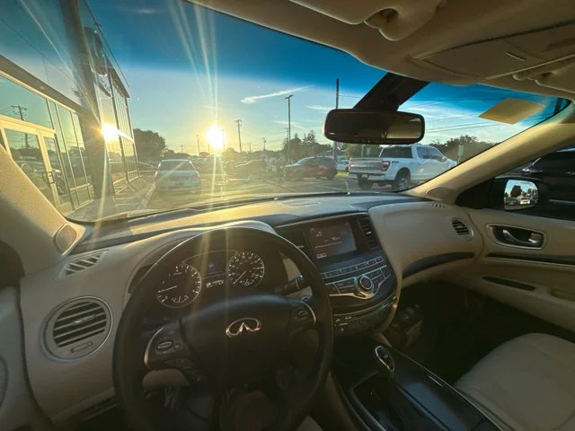 Used 2016 White INFINITI Base image 27