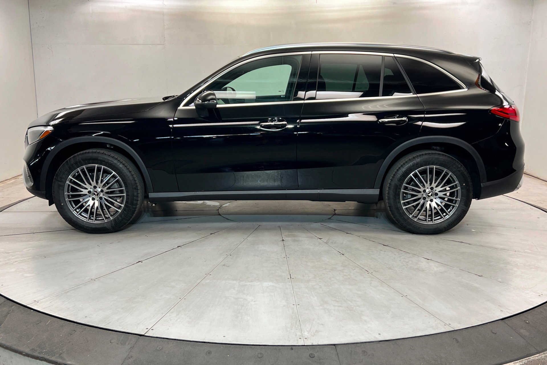 New 2026 Black Mercedes-Benz GLC 300 image 28