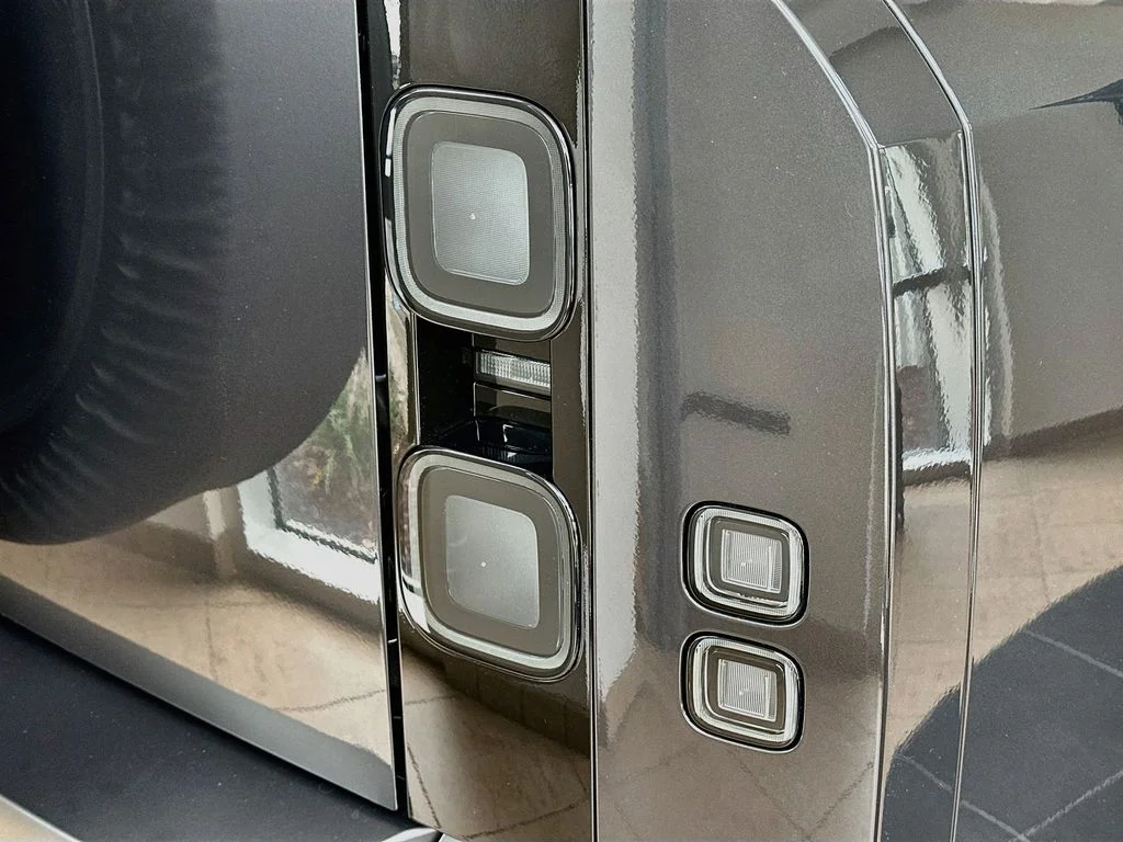 New 2026 Carpathian Gray Premium Metallic Land Rover X-Dynamic SE image 26