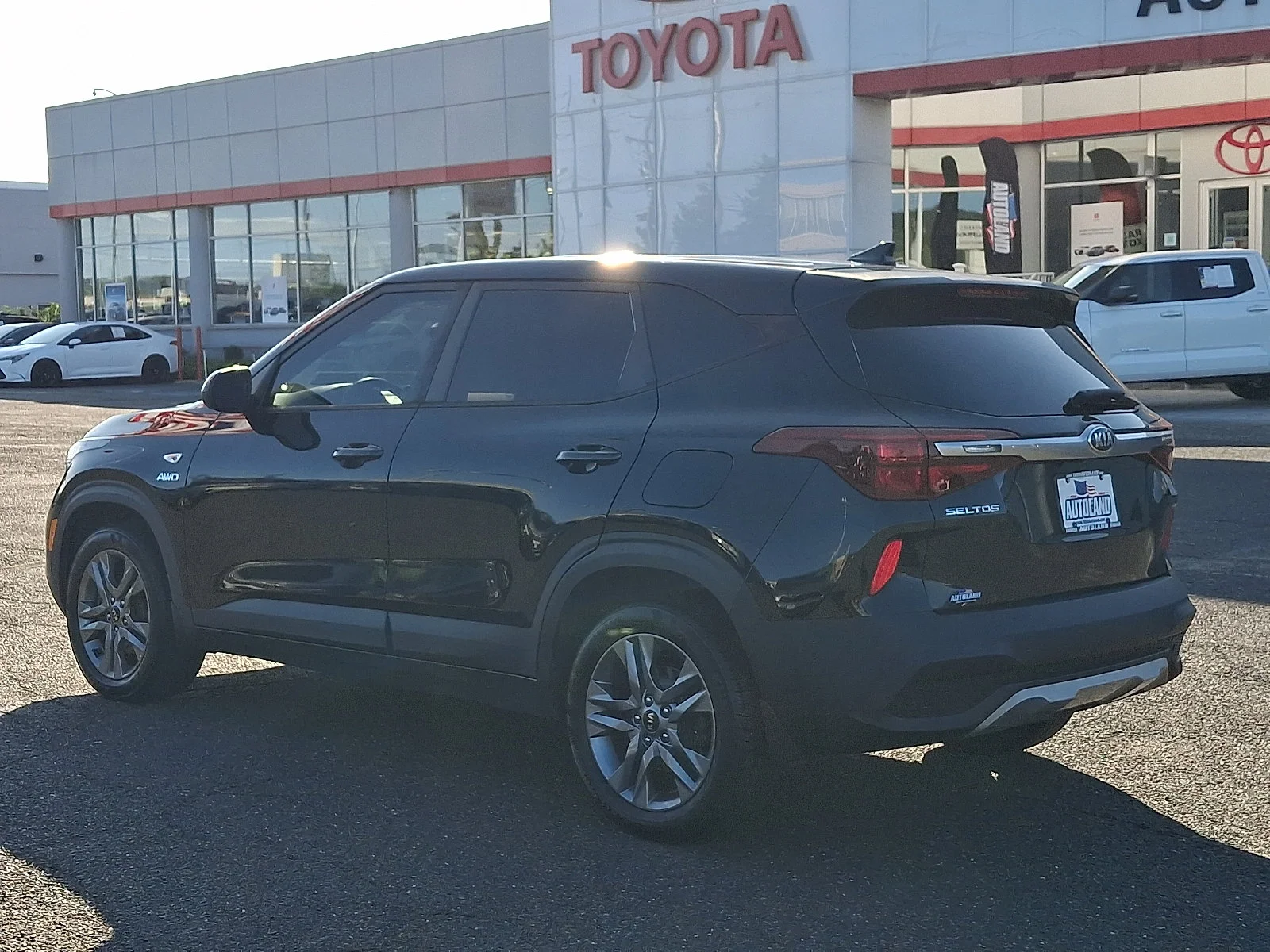 Used 2021 Cherry Black Kia LX image 5
