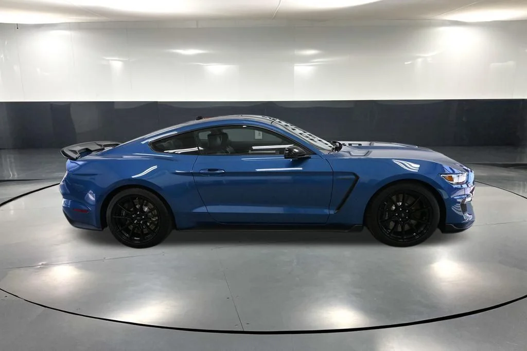Used 2020 Blue Ford Shelby GT350 image 3