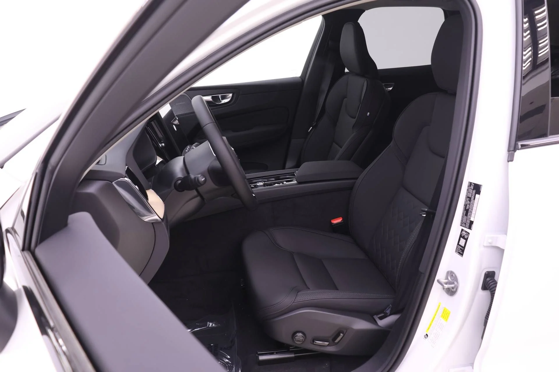 New 2026 Crystal White Volvo Plus image 7