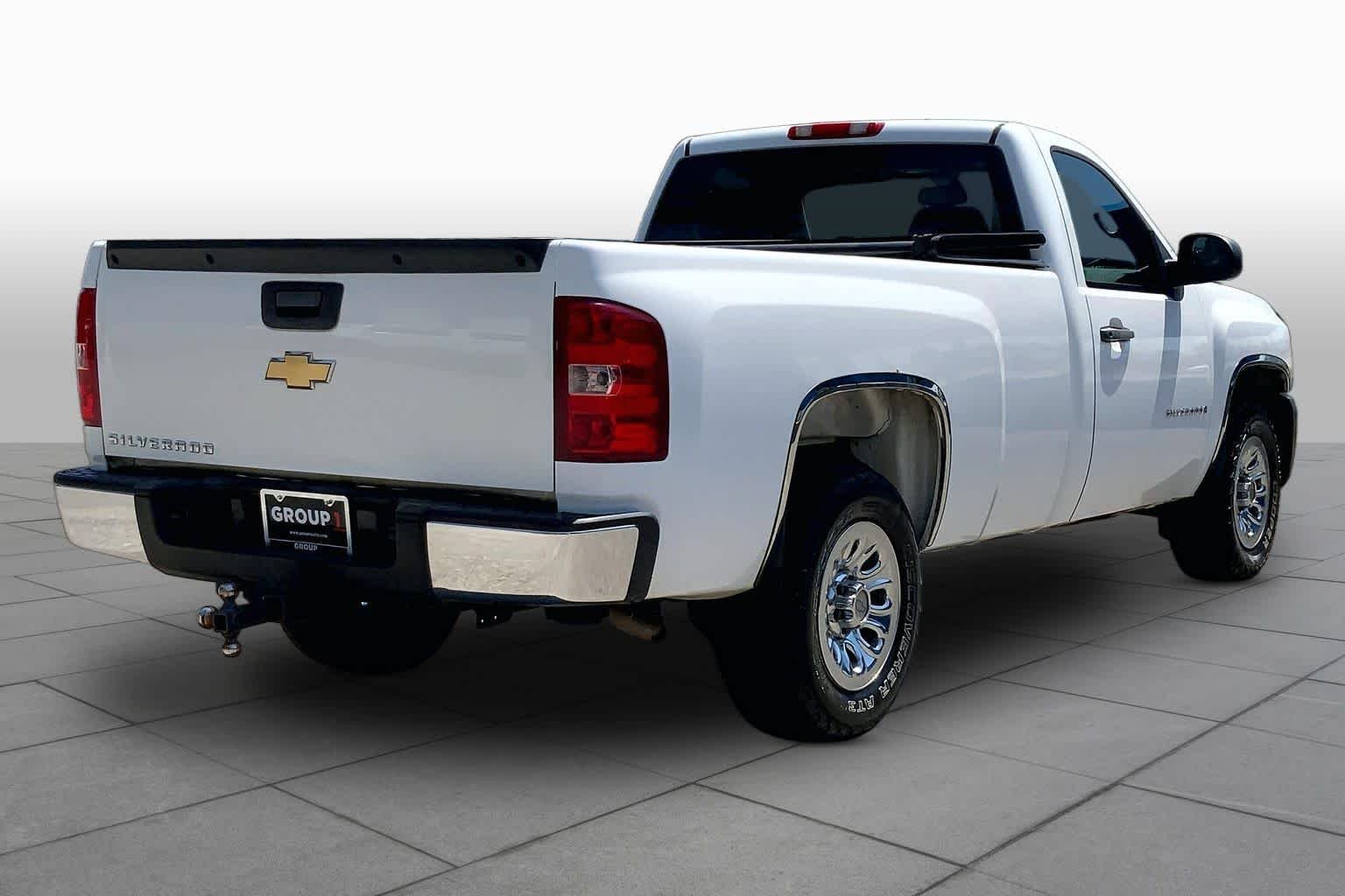 Used 2007 Summit White Chevrolet Work Truck image 12