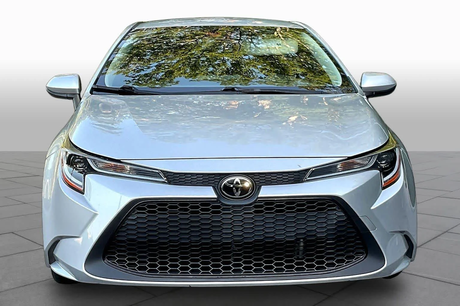 Certified Used 2022 Classic Silver Metallic Toyota LE image 4