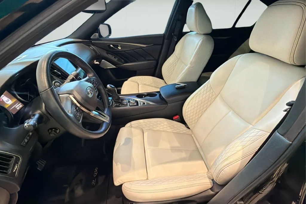 Used 2023 Black INFINITI Red Sport 400 image 17