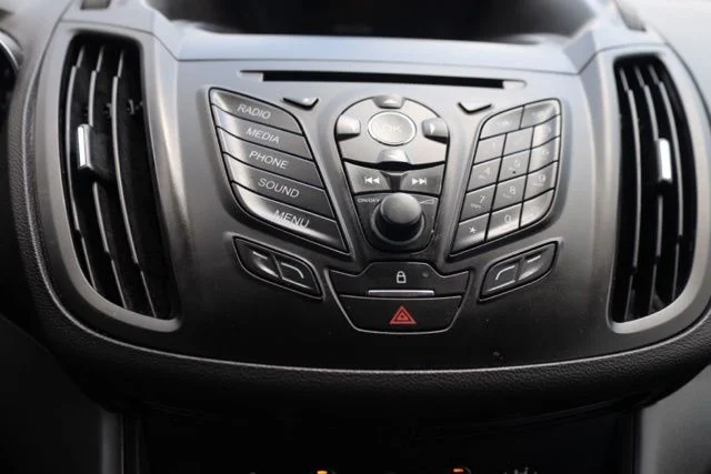 Used 2015  Ford S image 27