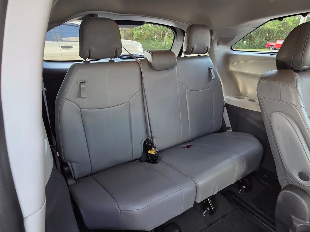 Used 2021  Toyota Limited image 19