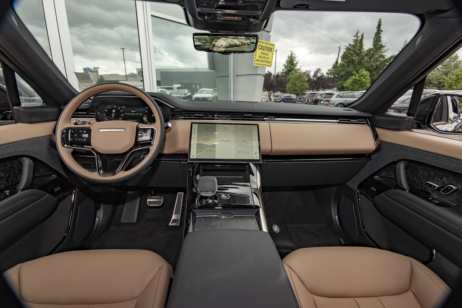 New 2026 Santorini Black Land Rover Dynamic SE image 37