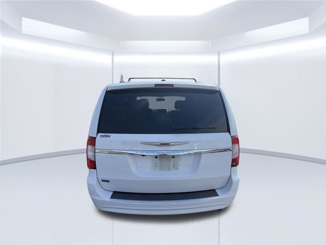 Used 2015 White Chrysler Touring image 7