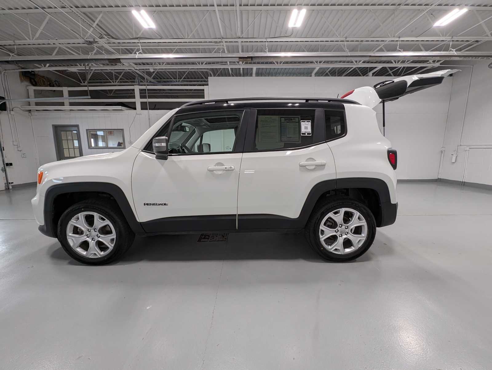 Used 2019 Alpine White Clearcoat Jeep Limited image 12