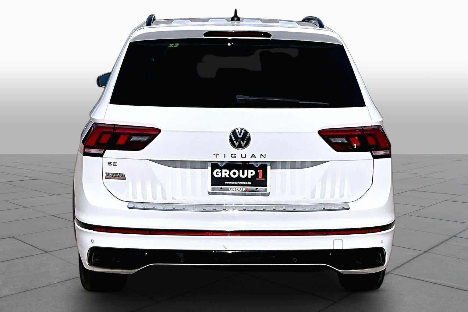 Pre-Owned 2022 Volkswagen Tiguan SE R-Line Black