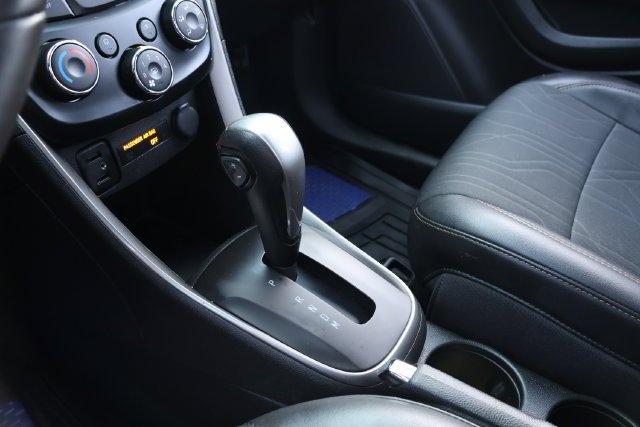 Used 2020 Pacific Blue Metallic Chevrolet LT image 8