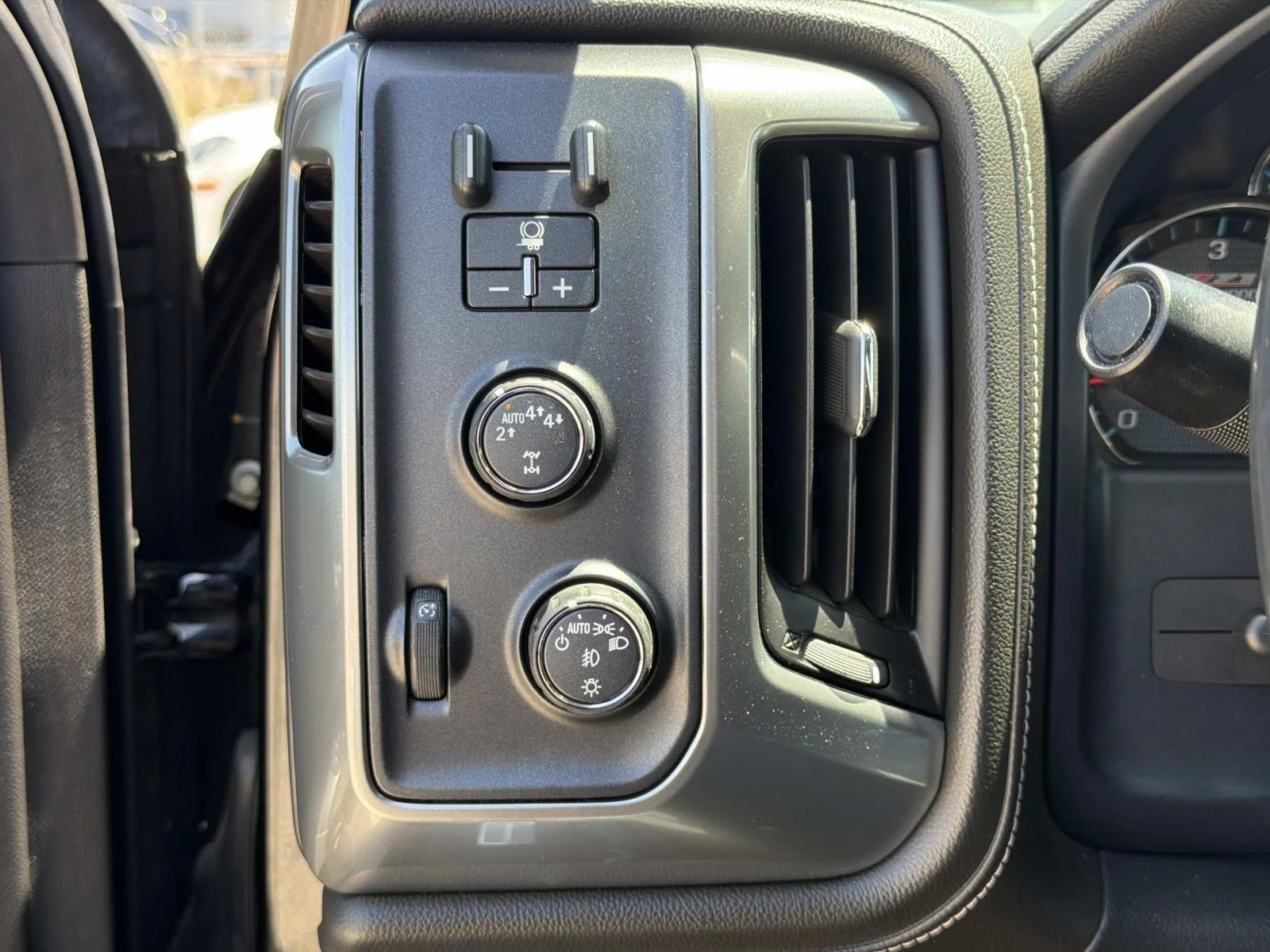 Used 2017 Black Chevrolet 4WD Crew Cab 143.5 LTZ w/2LZ image 15