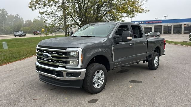 2026 Ford F-350 Super Duty XLT - Photo 2