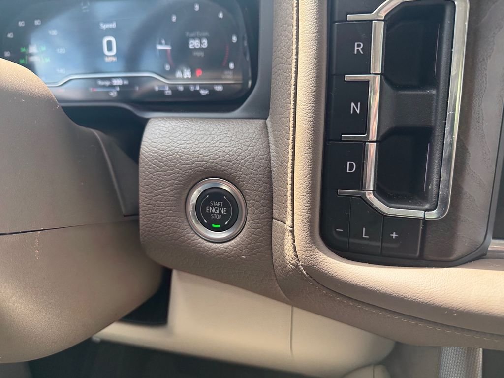 Used 2024 White GMC Denali image 24